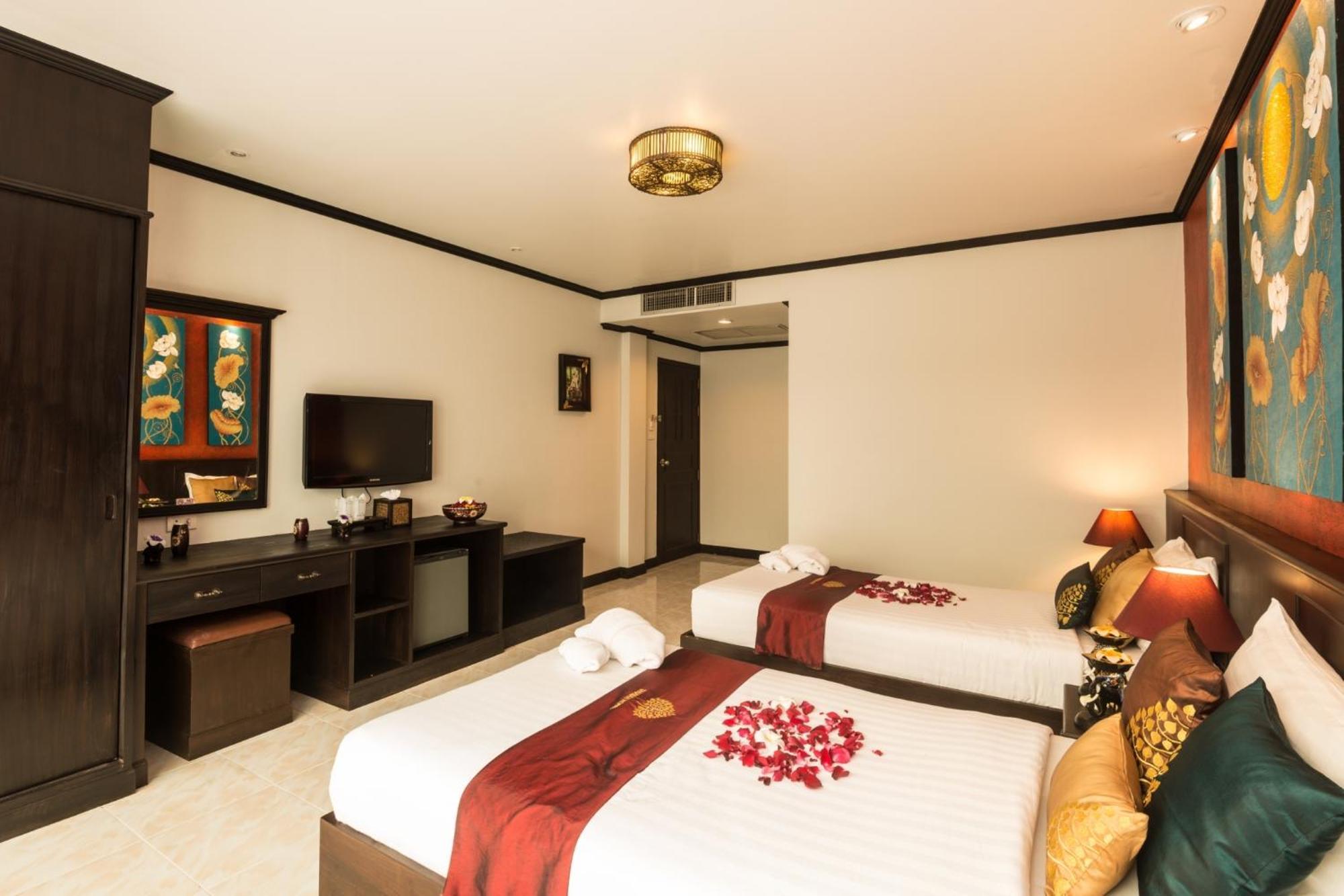 Tanawan Phuket Hotel Экстерьер фото