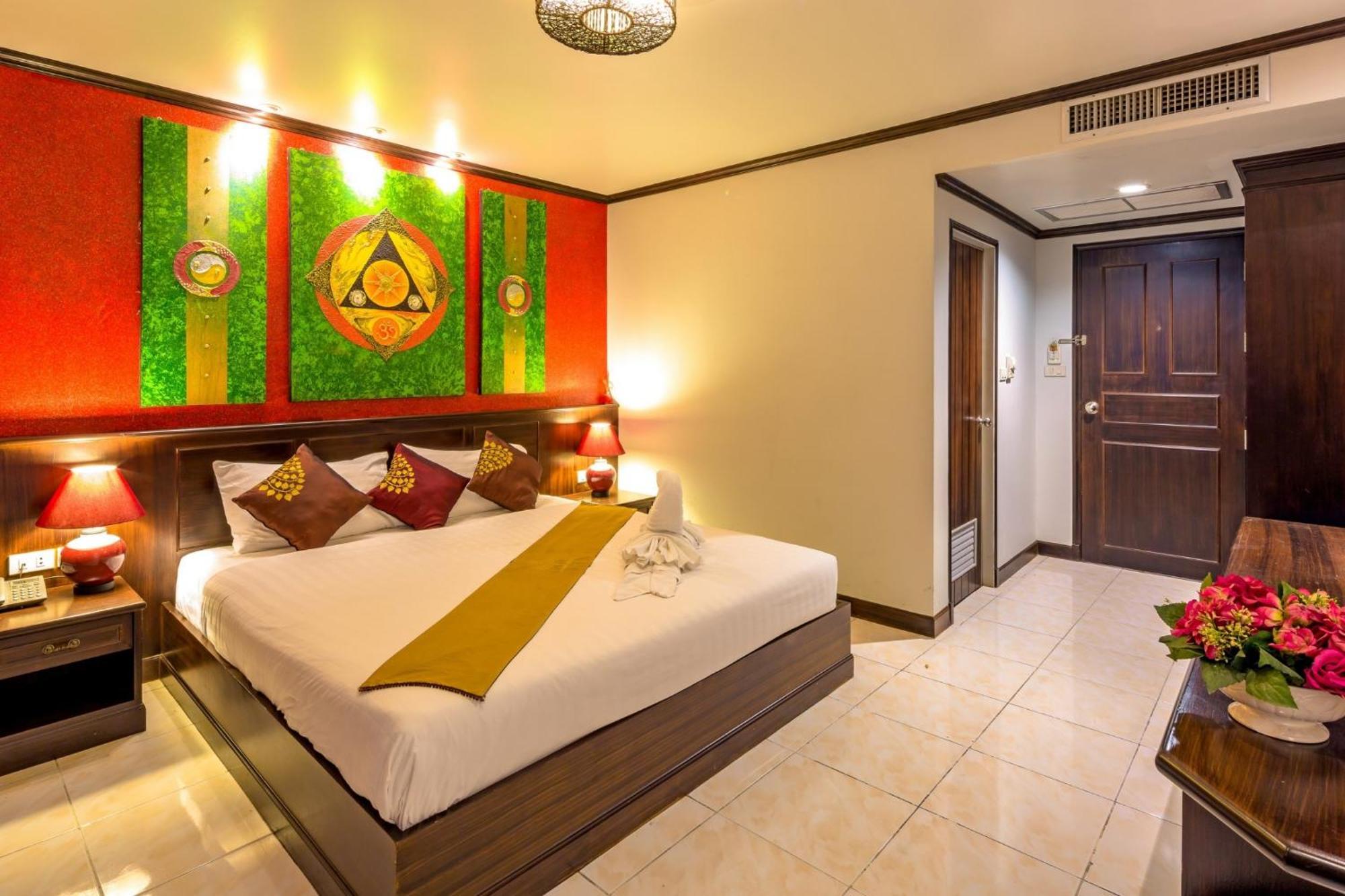 Tanawan Phuket Hotel Экстерьер фото