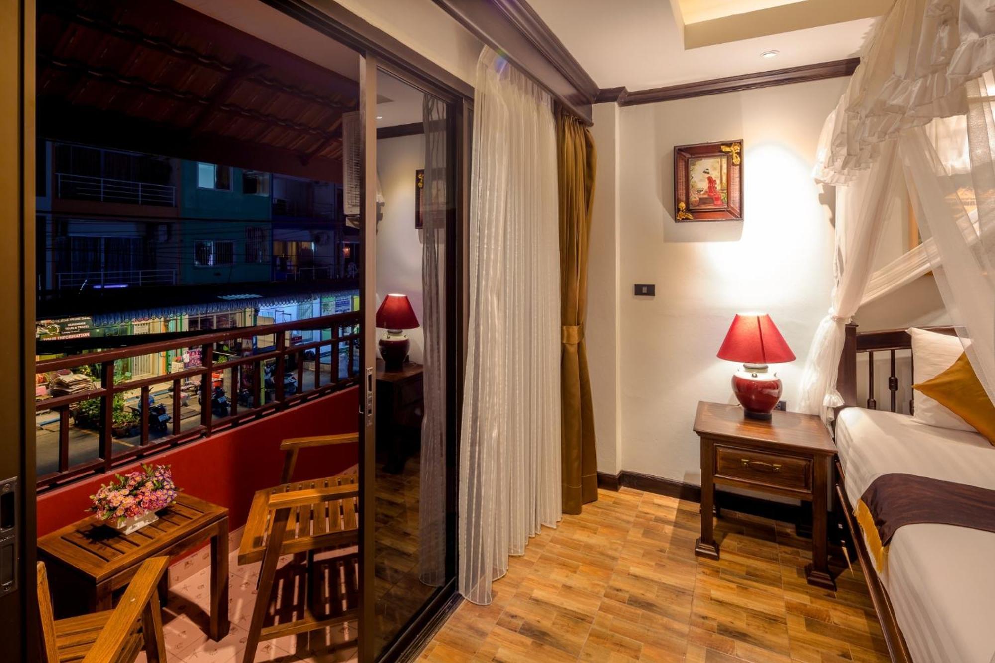 Tanawan Phuket Hotel Экстерьер фото