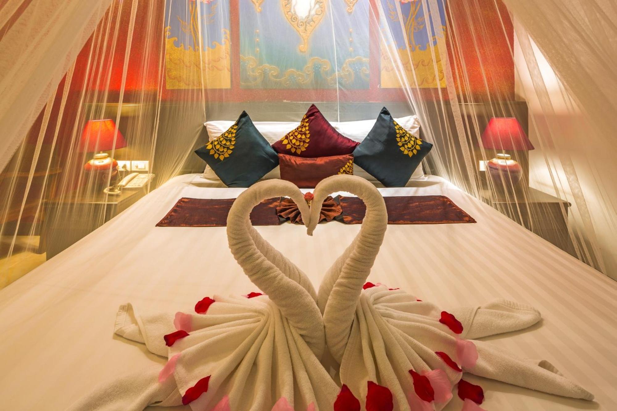 Tanawan Phuket Hotel Экстерьер фото