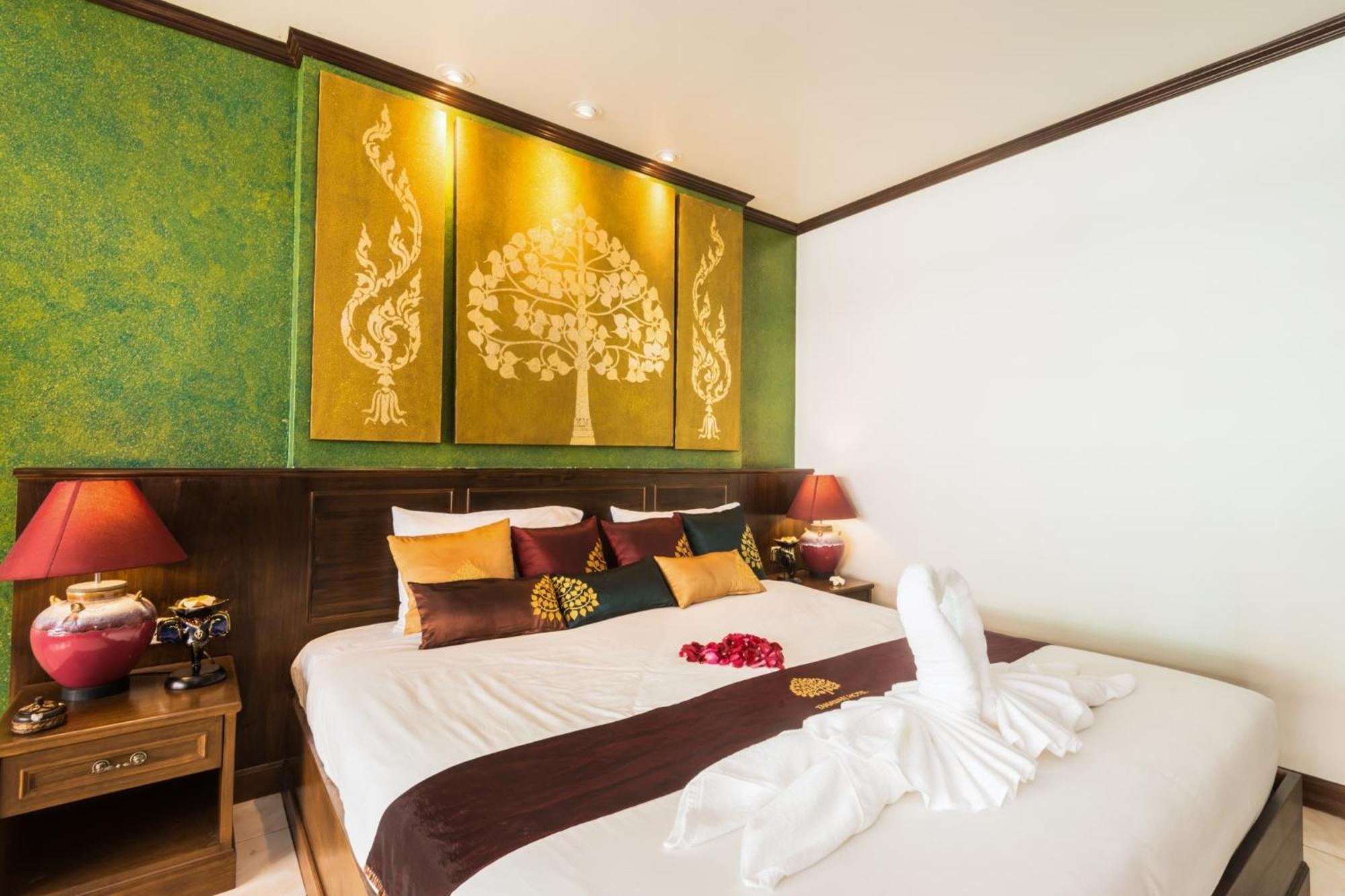 Tanawan Phuket Hotel Экстерьер фото
