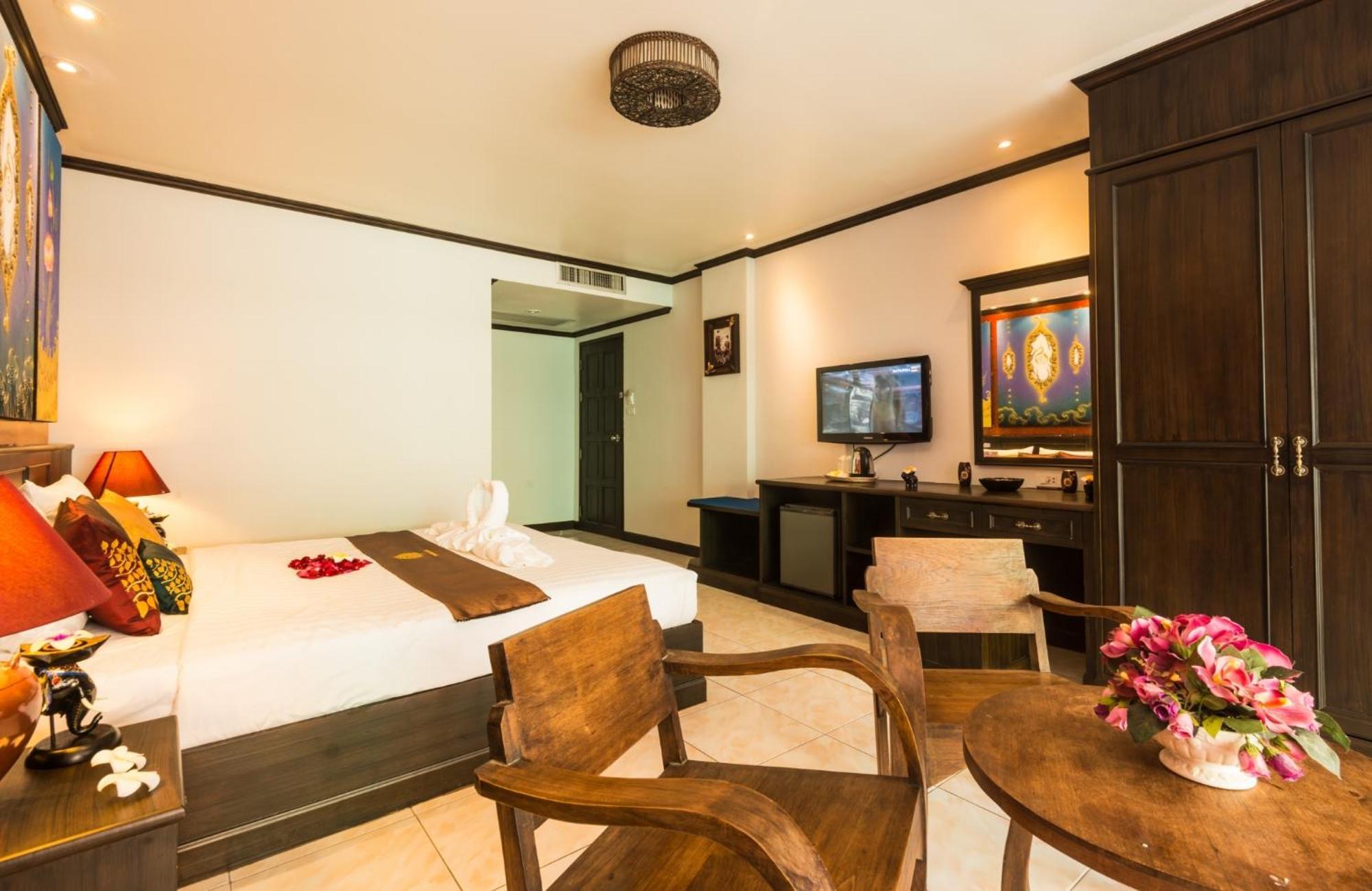 Tanawan Phuket Hotel Экстерьер фото