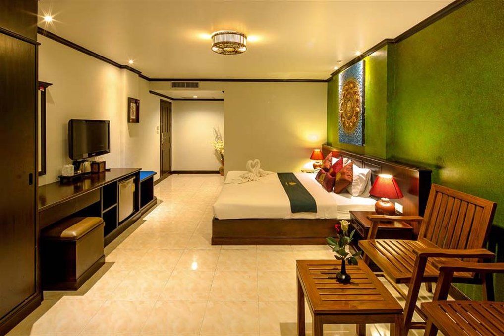 Tanawan Phuket Hotel Экстерьер фото
