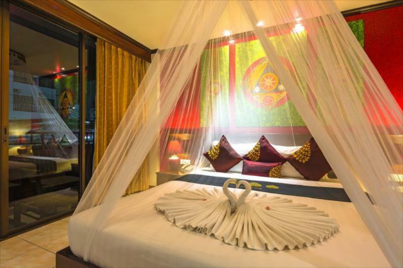 Tanawan Phuket Hotel Экстерьер фото