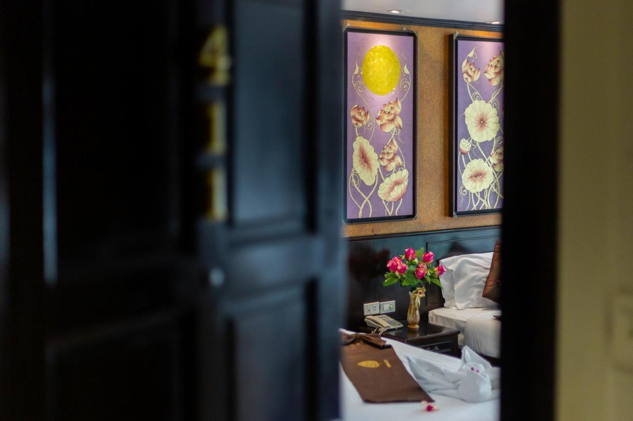 Tanawan Phuket Hotel Экстерьер фото