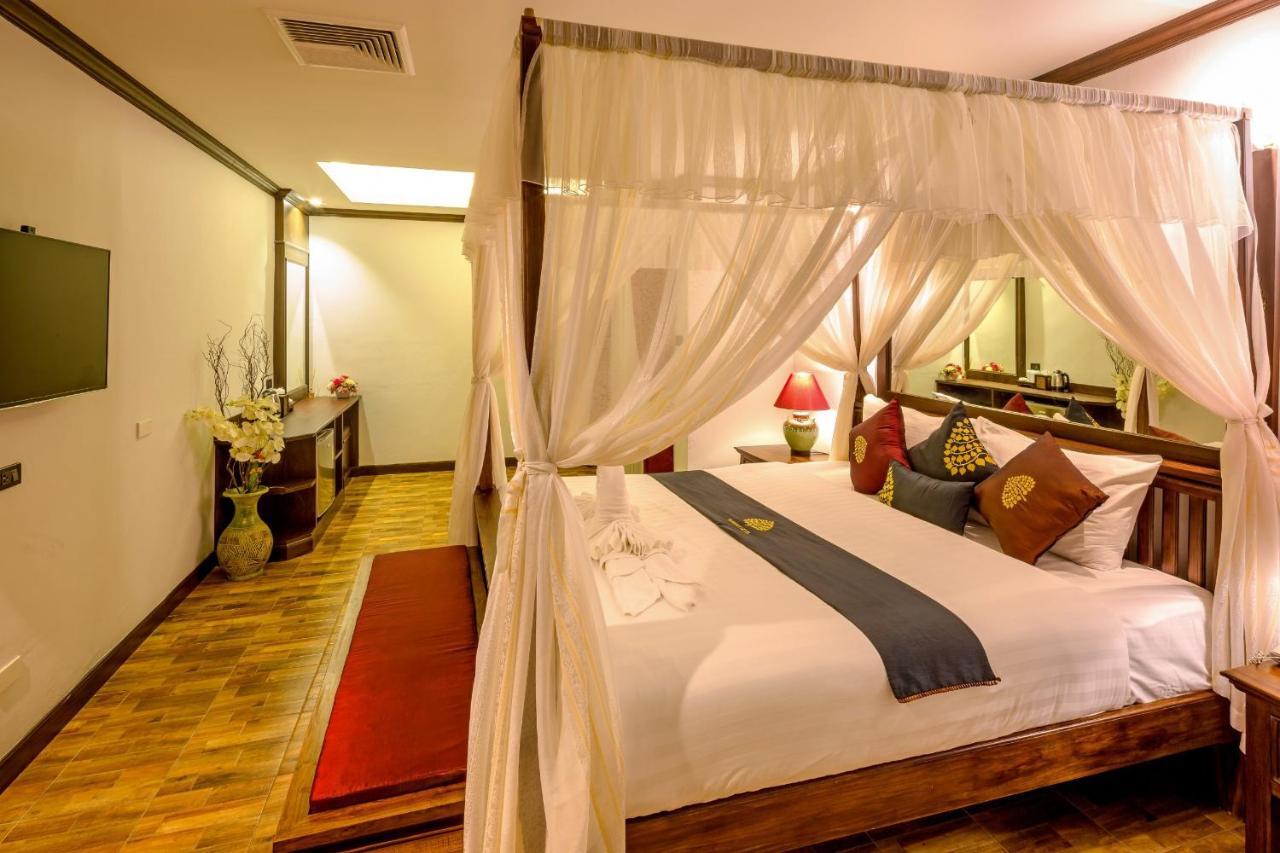 Tanawan Phuket Hotel Экстерьер фото